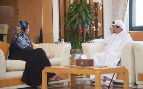 الدكتورة موزة عبيد غباش مع صاحب السمو الشيخ حميد بن راشد النعيمي